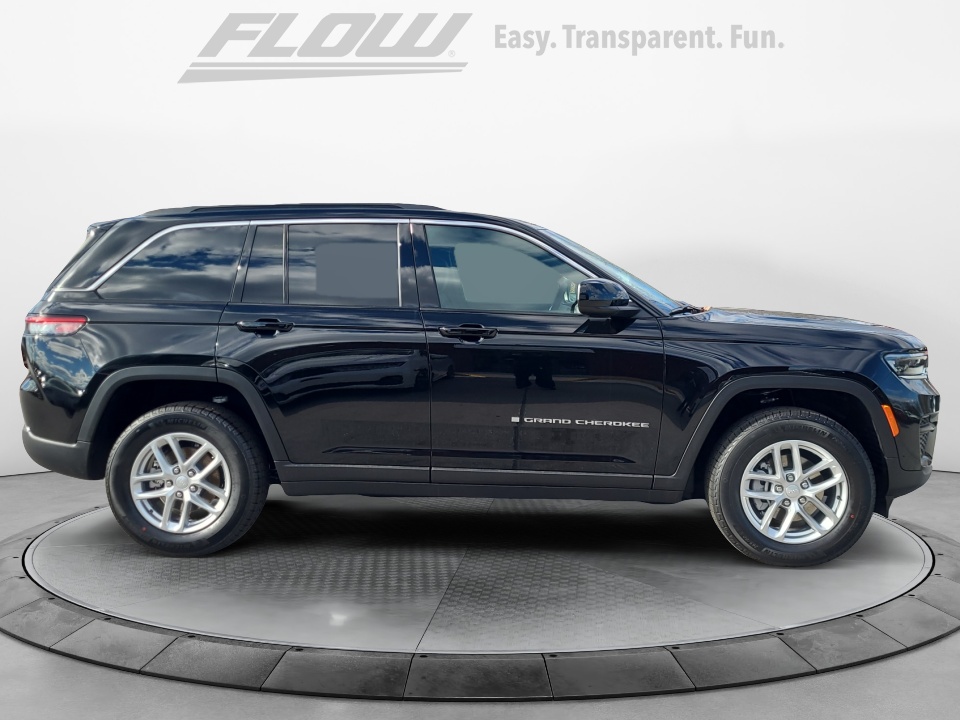 1C4RJHAG9SC356818 2025 Jeep Grand Cherokee Laredo X 4x4