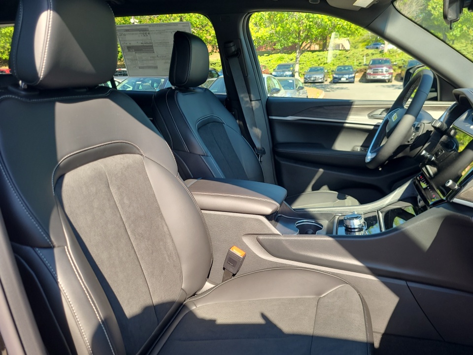 1C4RJKAR9T8574969 2026 Jeep Grand Cherokee L Altitude 4x4