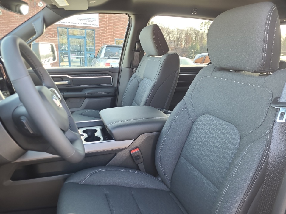 1C6SRFFT5TN186913 2026 Ram 1500 Big Horn Crew Cab 4x4 5'7" Box