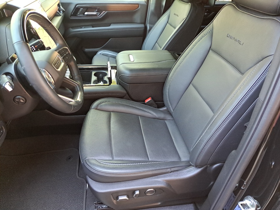 Used 2025 GMC Yukon SUV