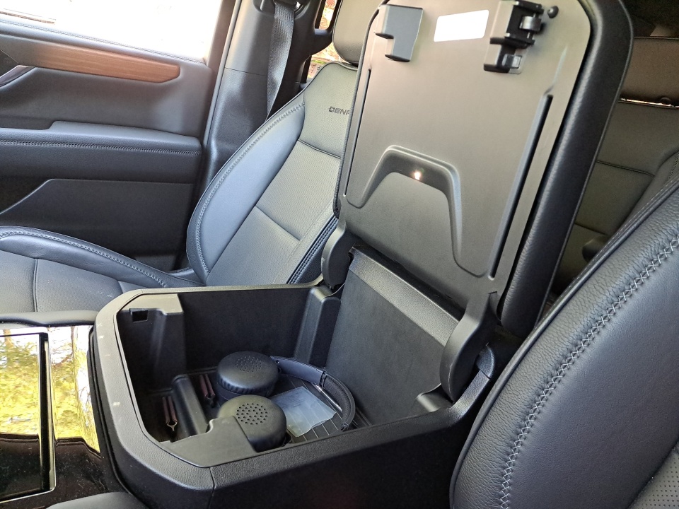 Used 2025 GMC Yukon SUV