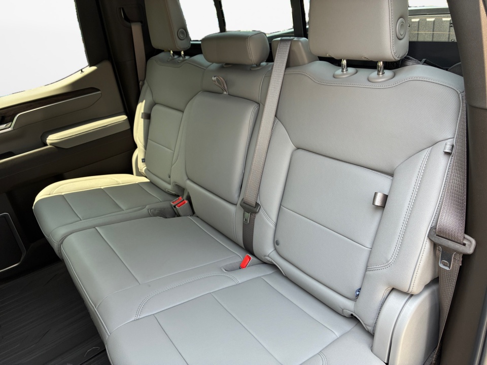 1GTUUDED2TZ406810 2026 GMC Sierra 1500 SLT