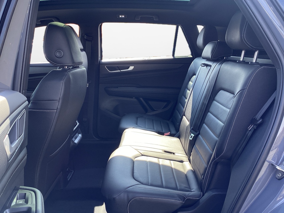 1V2AC2CA0TC210238 2026 Volkswagen Atlas Cross Sport 2.0T SEL R-Line Black