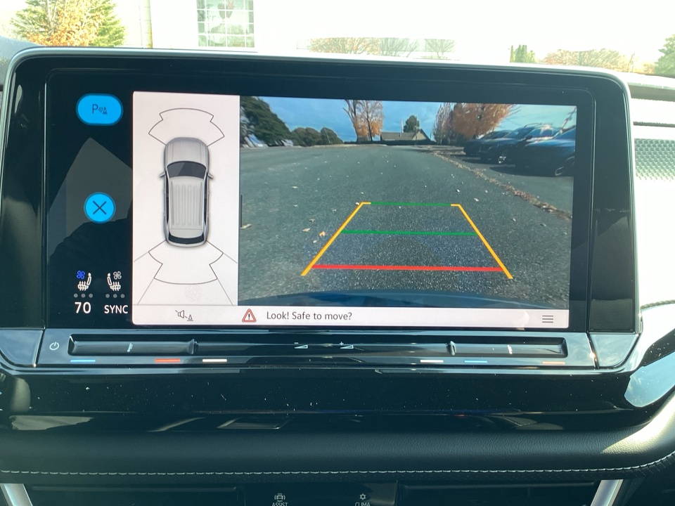 1V2AC2CA0TC210238 2026 Volkswagen Atlas Cross Sport 2.0T SEL R-Line Black