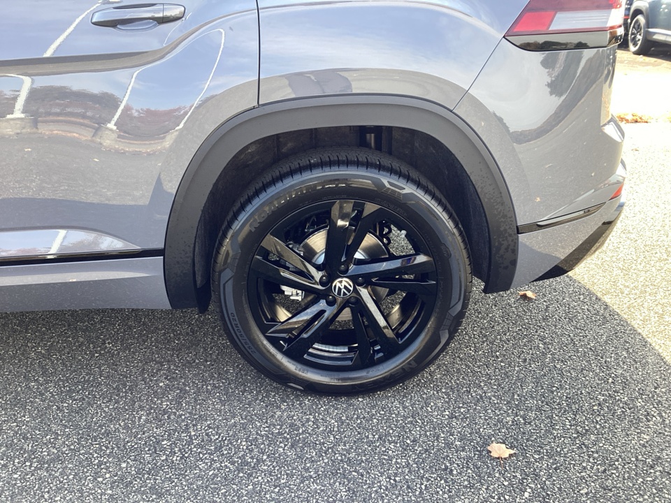 1V2AC2CA0TC210238 2026 Volkswagen Atlas Cross Sport 2.0T SEL R-Line Black