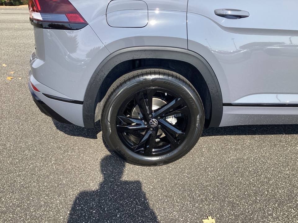 1V2AC2CA0TC210238 2026 Volkswagen Atlas Cross Sport 2.0T SEL R-Line Black