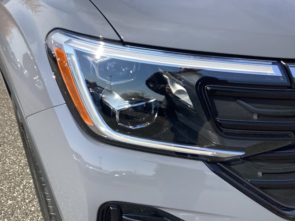 1V2AC2CA0TC210238 2026 Volkswagen Atlas Cross Sport 2.0T SEL R-Line Black