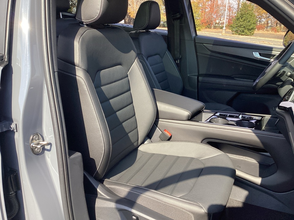 1V2AC2CA0TC210238 2026 Volkswagen Atlas Cross Sport 2.0T SEL R-Line Black