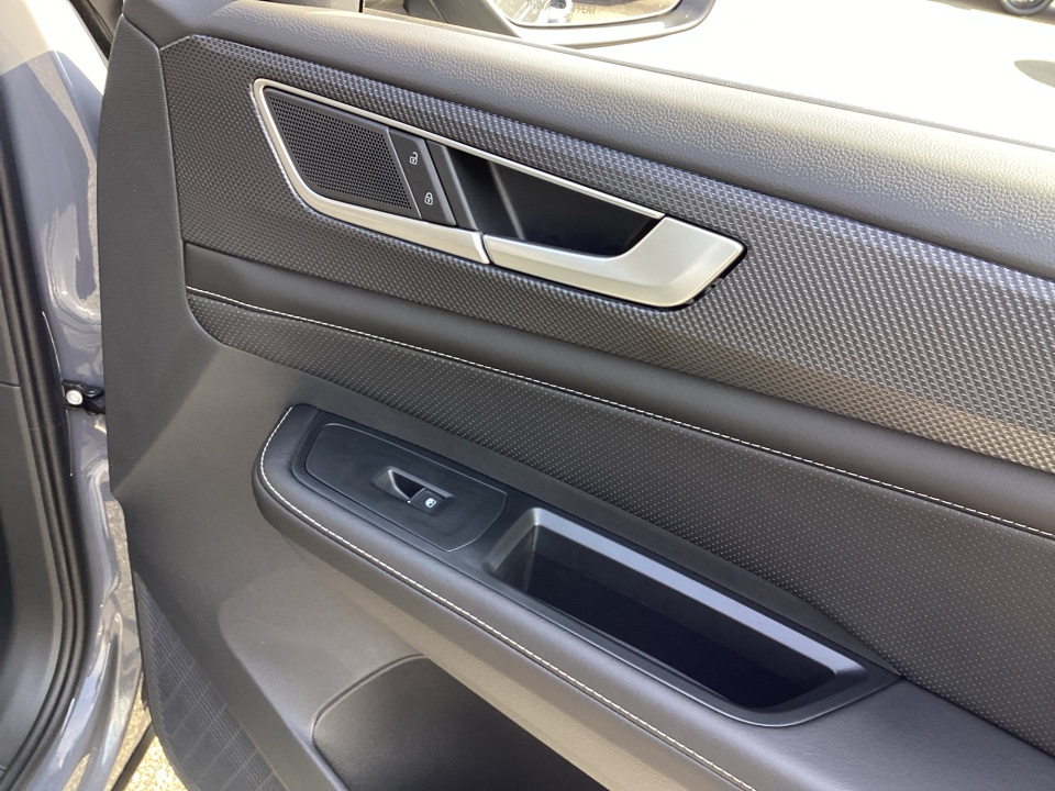 1V2AC2CA0TC210238 2026 Volkswagen Atlas Cross Sport 2.0T SEL R-Line Black