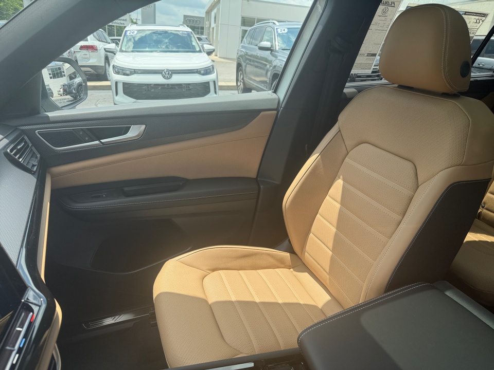 1V2AC2CA2TC234010 2026 Volkswagen Atlas Cross Sport 2.0T SEL R-Line Black