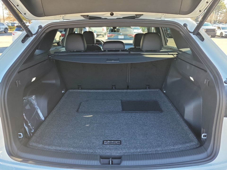 1V2AC2CA5TC216200 2026 Volkswagen Atlas Cross Sport SEL R-Line Black