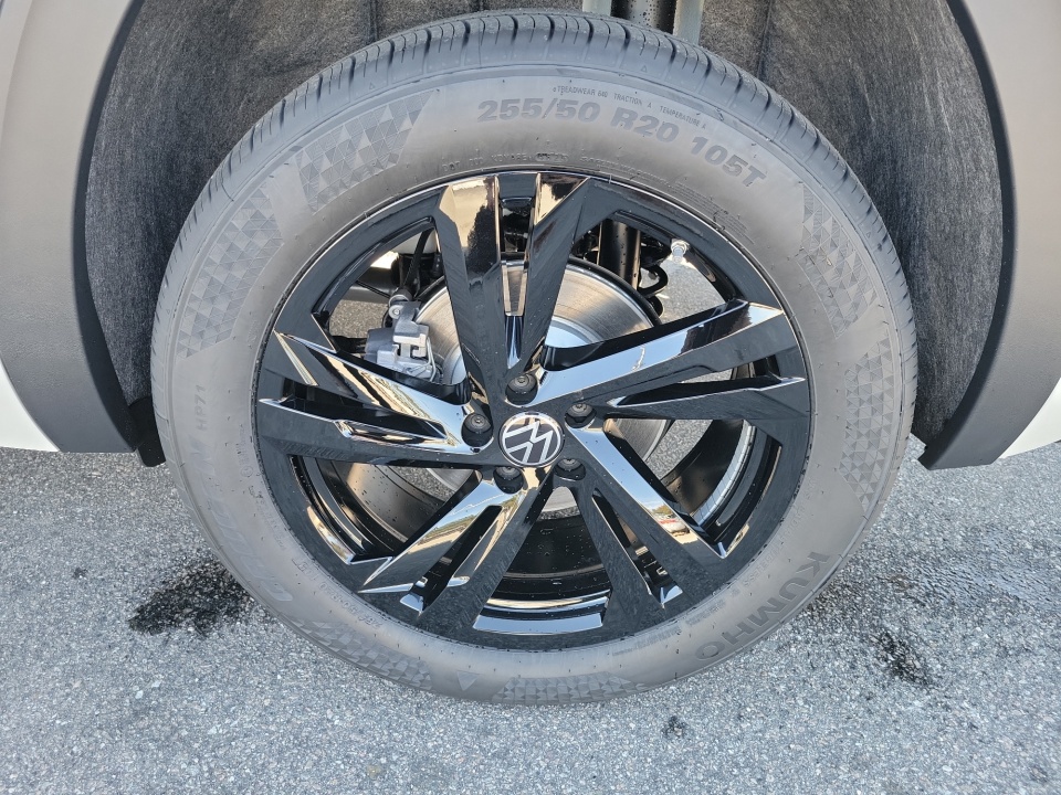 1V2AC2CA5TC216200 2026 Volkswagen Atlas Cross Sport SEL R-Line Black