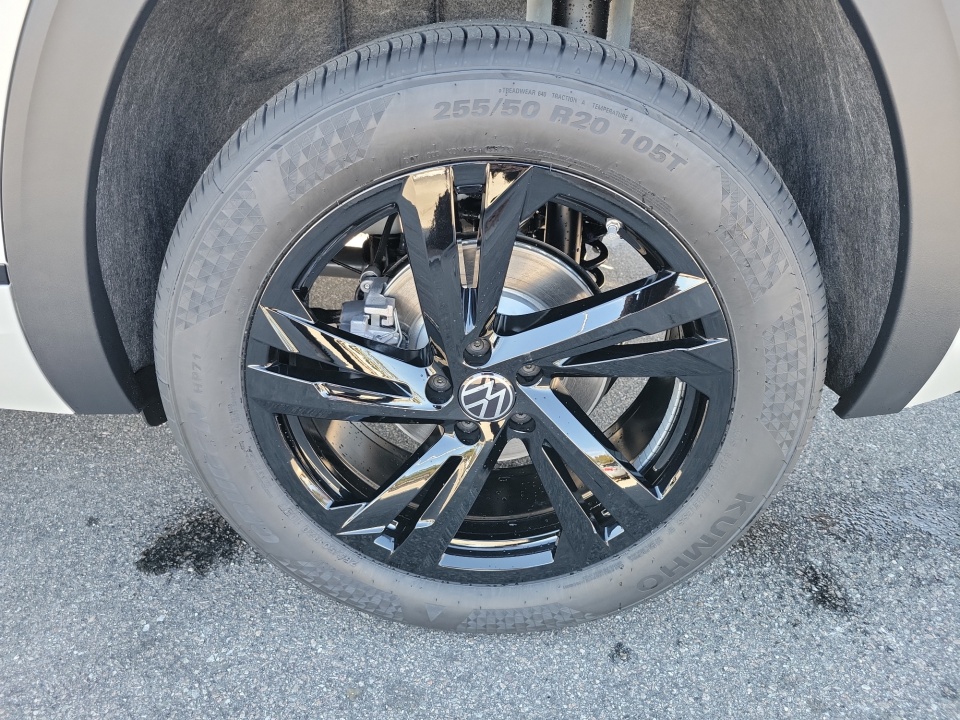 1V2AC2CA5TC216200 2026 Volkswagen Atlas Cross Sport SEL R-Line Black