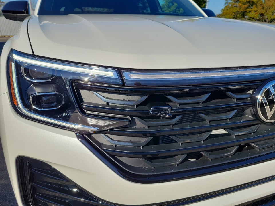 1V2AC2CA5TC216200 2026 Volkswagen Atlas Cross Sport SEL R-Line Black