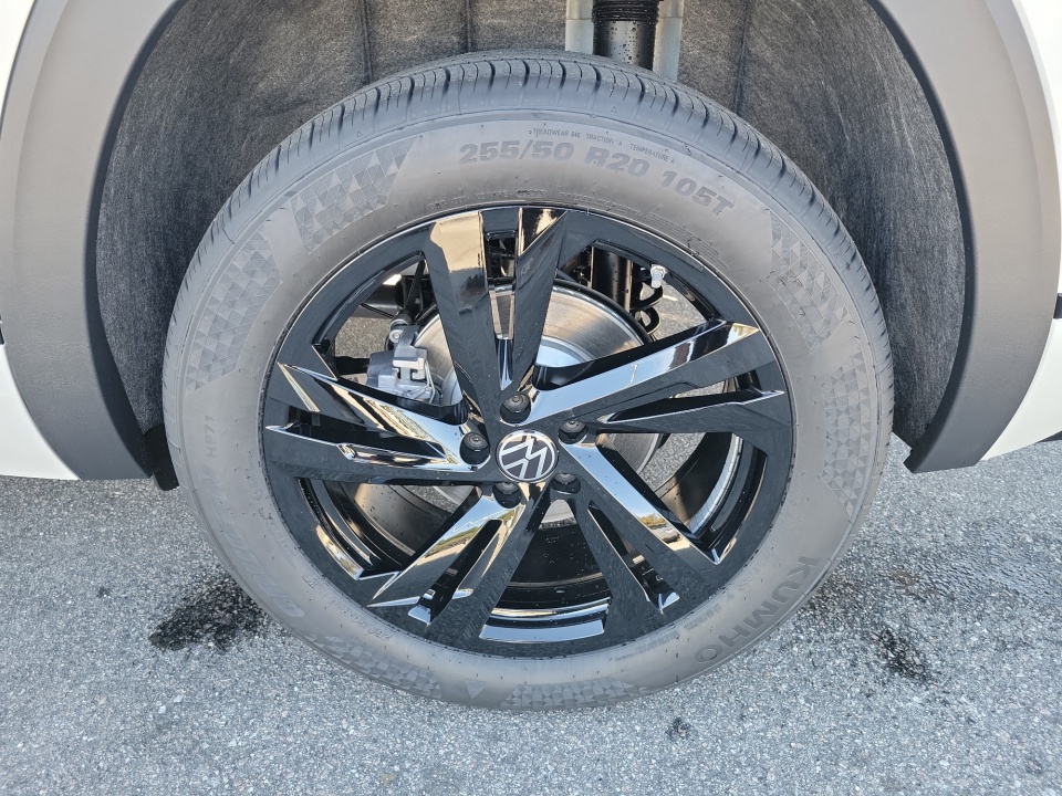 1V2AC2CA5TC216200 2026 Volkswagen Atlas Cross Sport SEL R-Line Black