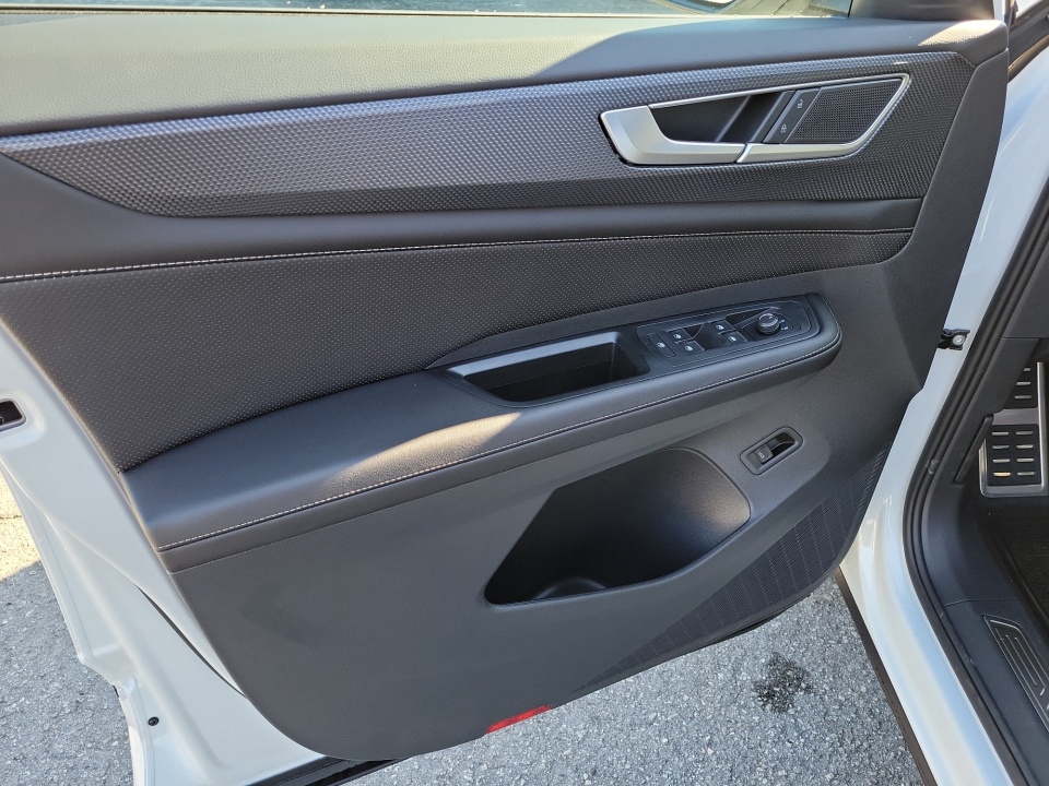 1V2AC2CA5TC216200 2026 Volkswagen Atlas Cross Sport SEL R-Line Black