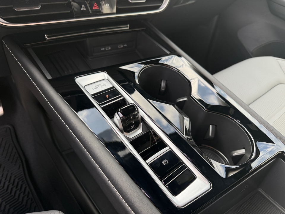 1V2AC2CA6TC216335 2026 Volkswagen Atlas Cross Sport SEL R-Line Black