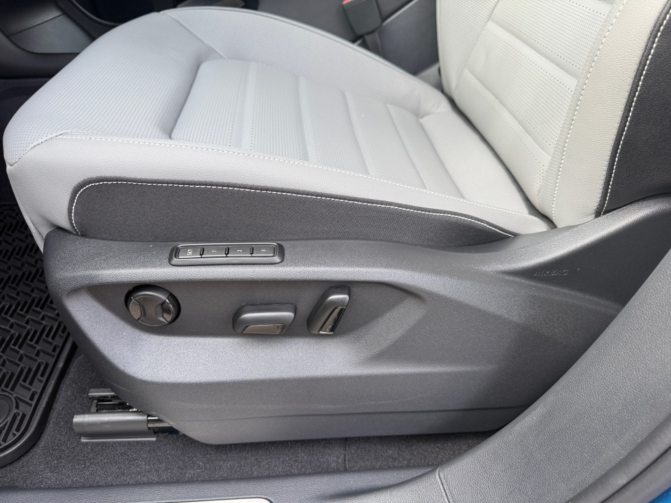 1V2AC2CA6TC216335 2026 Volkswagen Atlas Cross Sport SEL R-Line Black