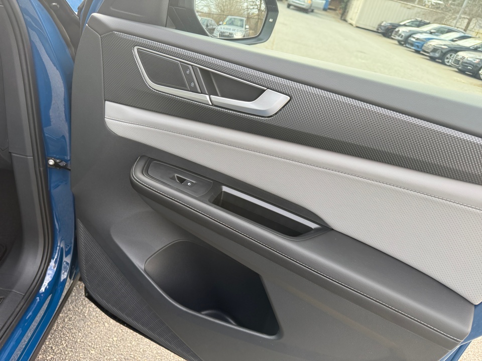 1V2AC2CA6TC216335 2026 Volkswagen Atlas Cross Sport SEL R-Line Black