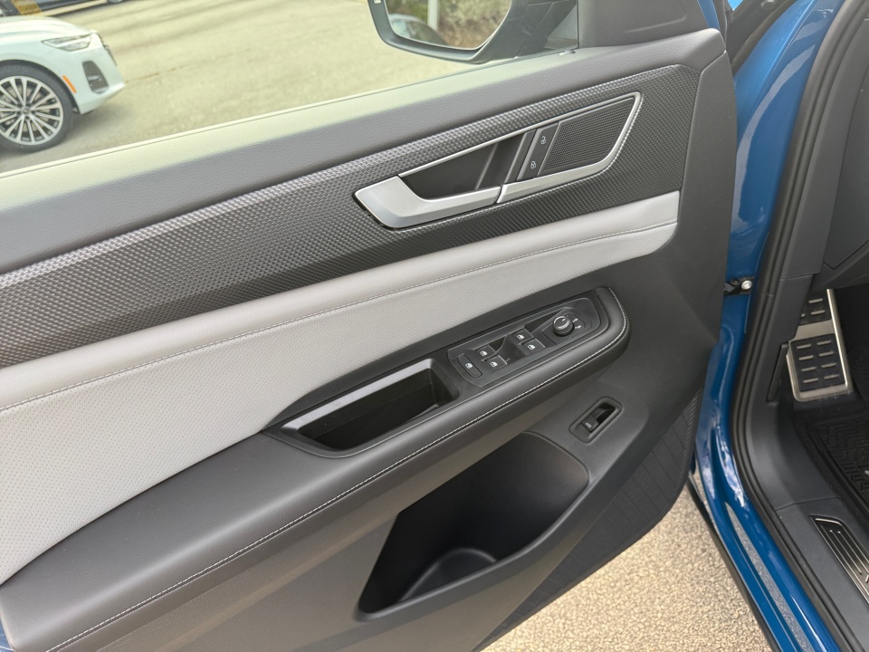 1V2AC2CA6TC216335 2026 Volkswagen Atlas Cross Sport SEL R-Line Black