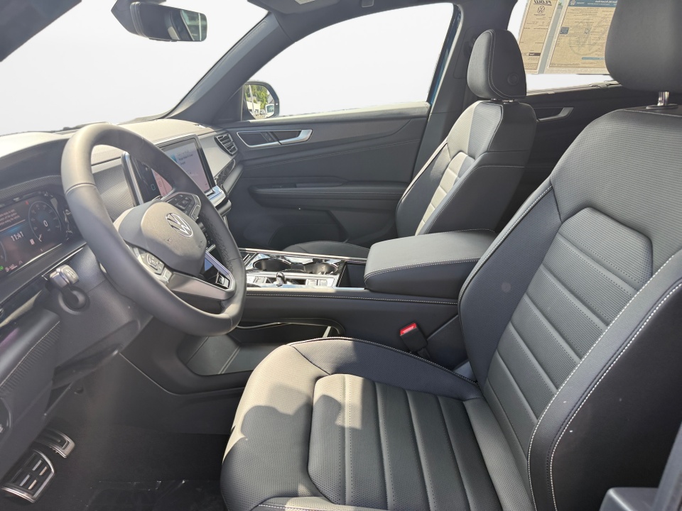 1V2AC2CA6TC230042 2026 Volkswagen Atlas Cross Sport SEL R-Line Black