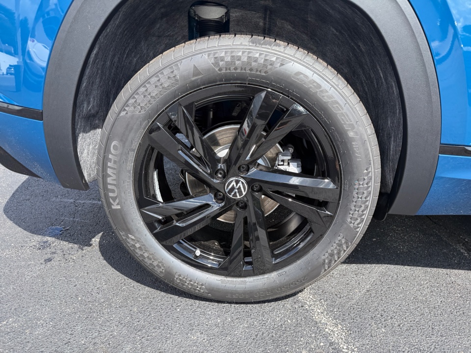 1V2AC2CA6TC230042 2026 Volkswagen Atlas Cross Sport SEL R-Line Black