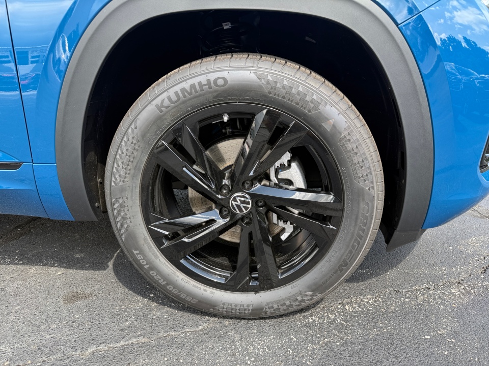 1V2AC2CA6TC230042 2026 Volkswagen Atlas Cross Sport SEL R-Line Black