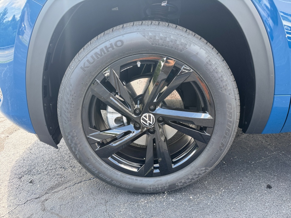 1V2AC2CA6TC230042 2026 Volkswagen Atlas Cross Sport SEL R-Line Black