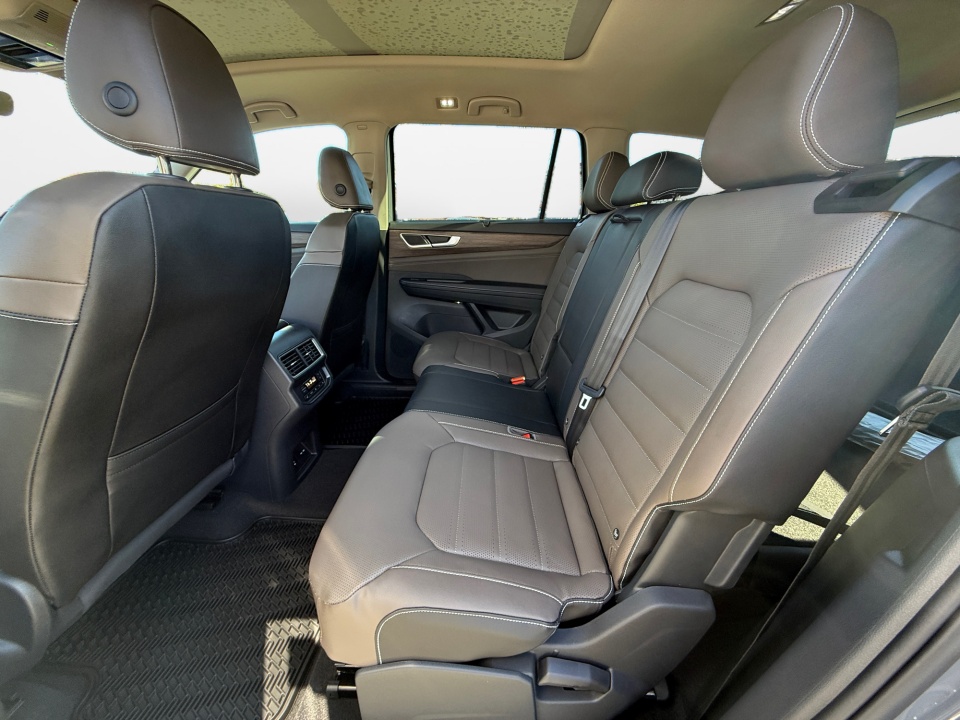 1V2BN2CAXTC534215 2026 Volkswagen Atlas SEL