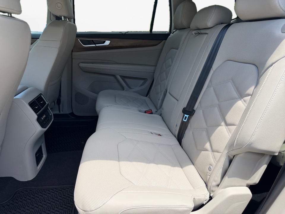 1V2HN2CA8TC583844 2026 Volkswagen Atlas SE with Technology