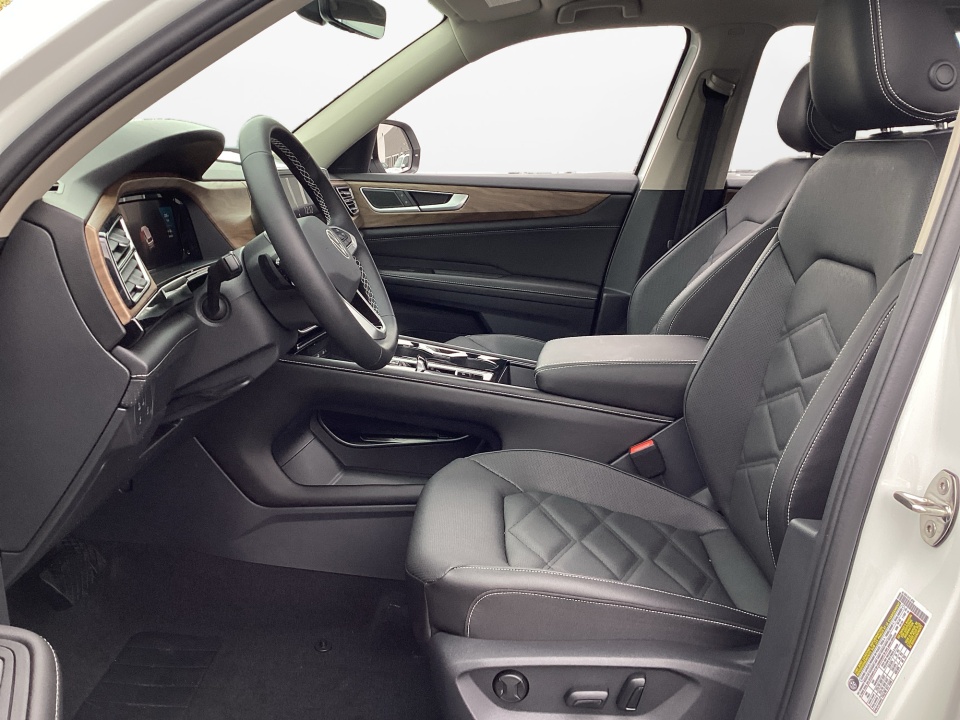 1V2JN2CA8TC525881 2026 Volkswagen Atlas SE with Technology