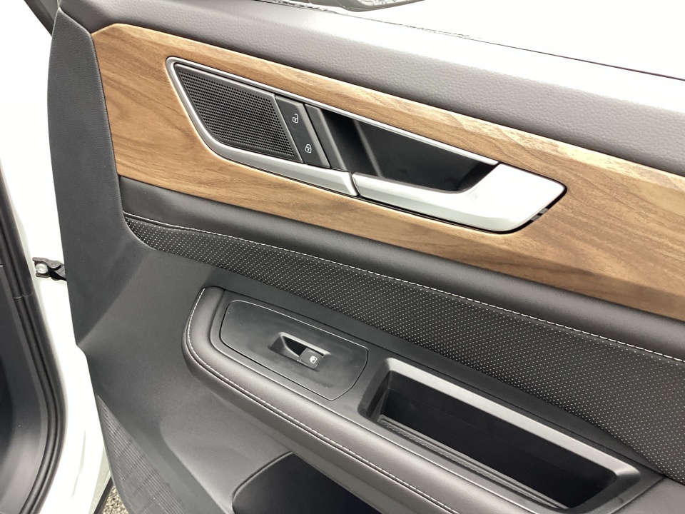 1V2JN2CA8TC525881 2026 Volkswagen Atlas SE with Technology