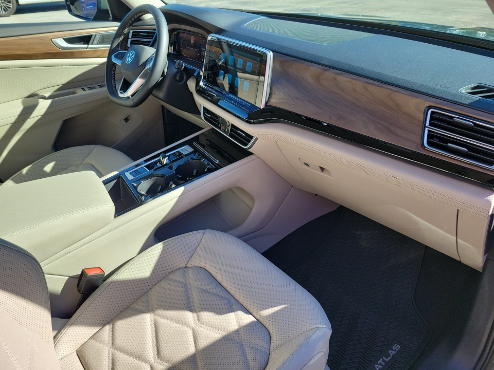 1V2JN2CA8TC533608 2026 Volkswagen Atlas SE with Technology