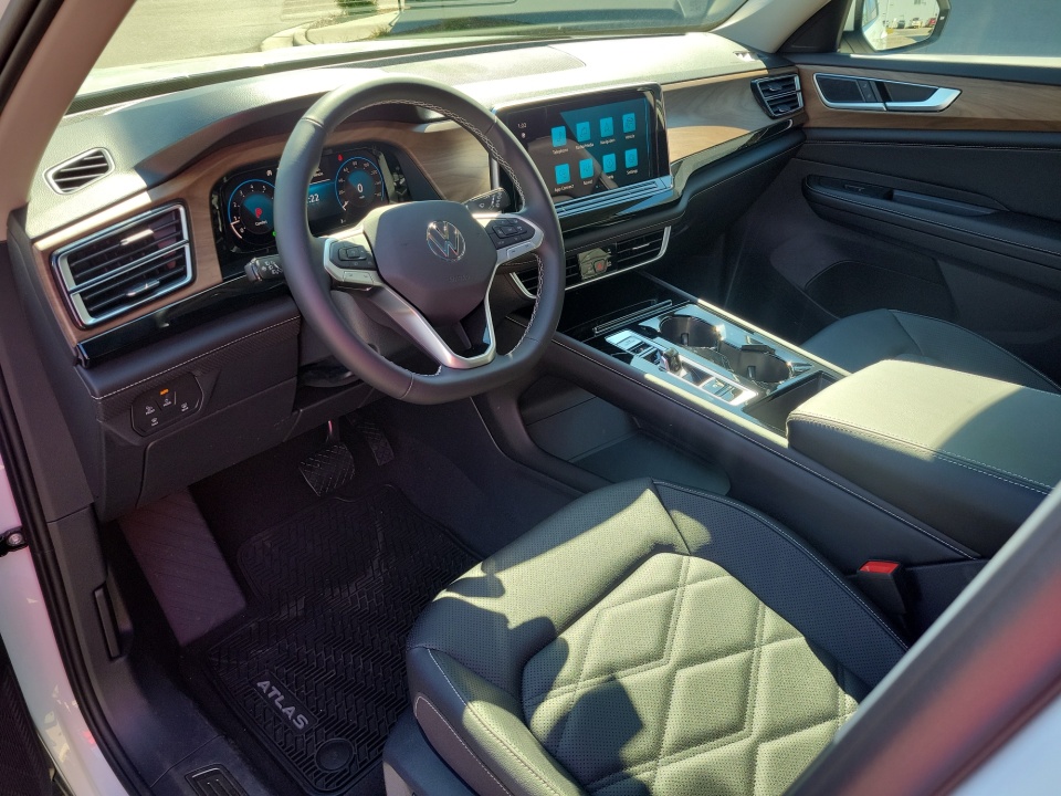 1V2JN2CA9TC537991 2026 Volkswagen Atlas SE with Technology