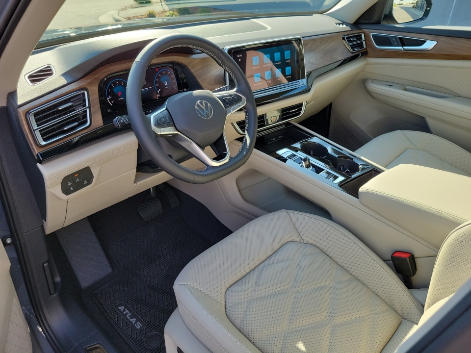 1V2KN2CA0TC535969 2026 Volkswagen Atlas SE with Technology