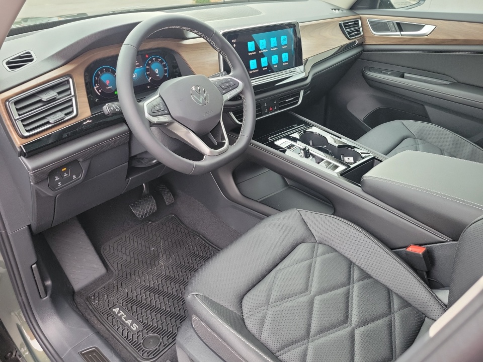 1V2KN2CA0TC537219 2026 Volkswagen Atlas SE with Technology