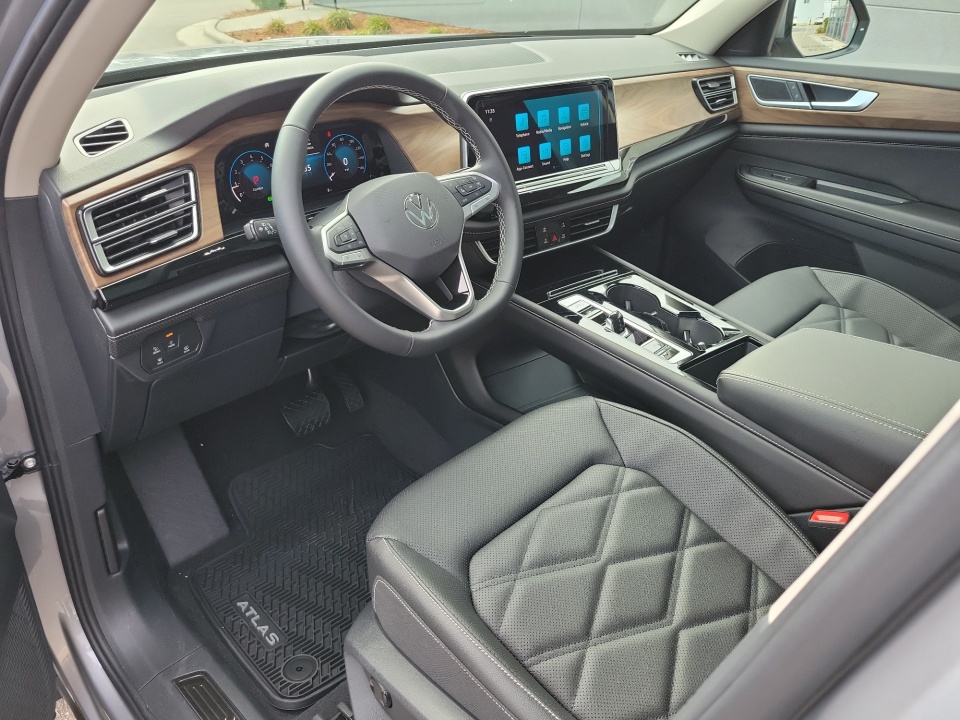 1V2KN2CA9TC536697 2026 Volkswagen Atlas SE with Technology