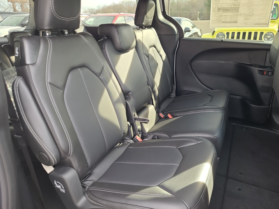 2C4RC1BG5TR177751 2026 Chrysler Pacifica Select