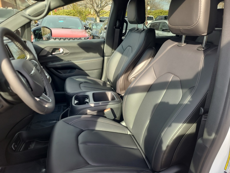 2C4RC1BG5TR177751 2026 Chrysler Pacifica Select