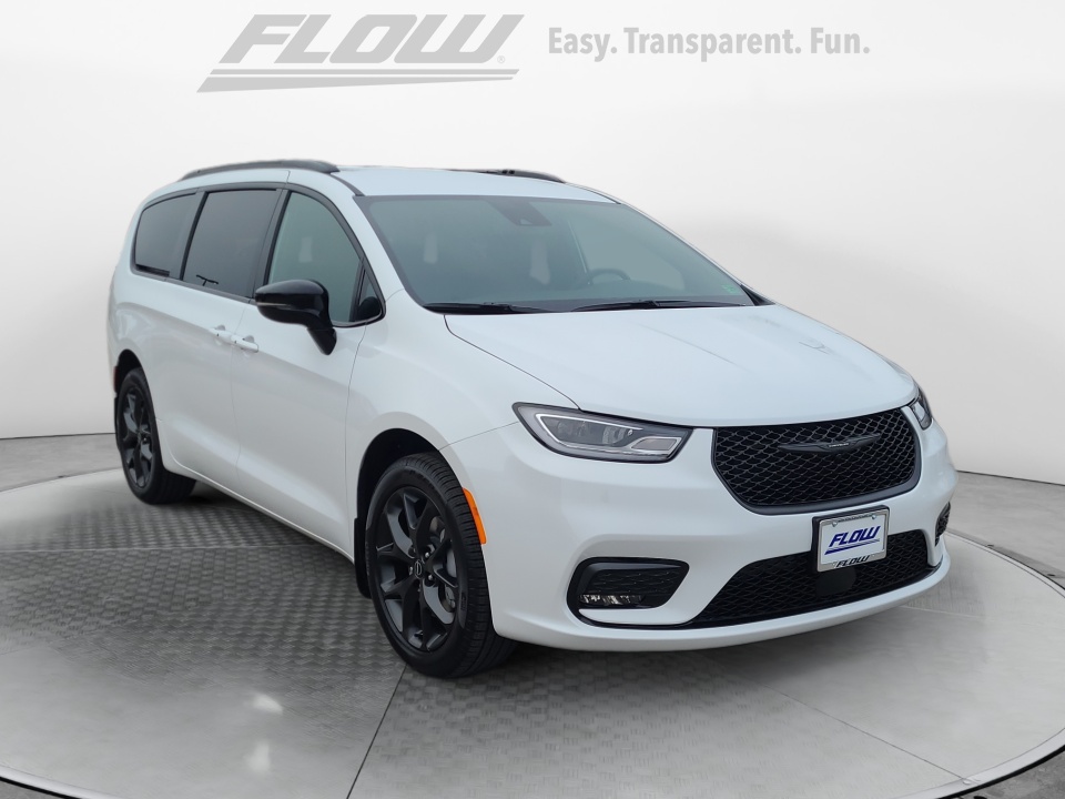 new 2026 Chrysler Pacifica Select AWD