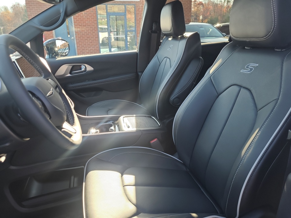 2C4RC3GG7TR190828 2026 Chrysler Pacifica Limited AWD