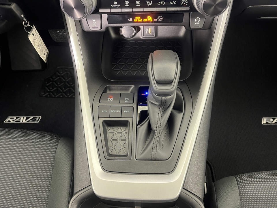 2T3K1RFV2SW438109 2025 Toyota RAV4 LE