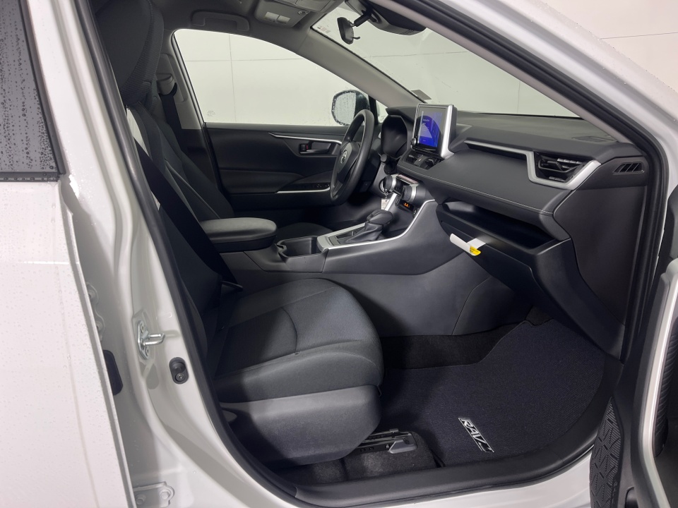 2T3K1RFV2SW438109 2025 Toyota RAV4 LE