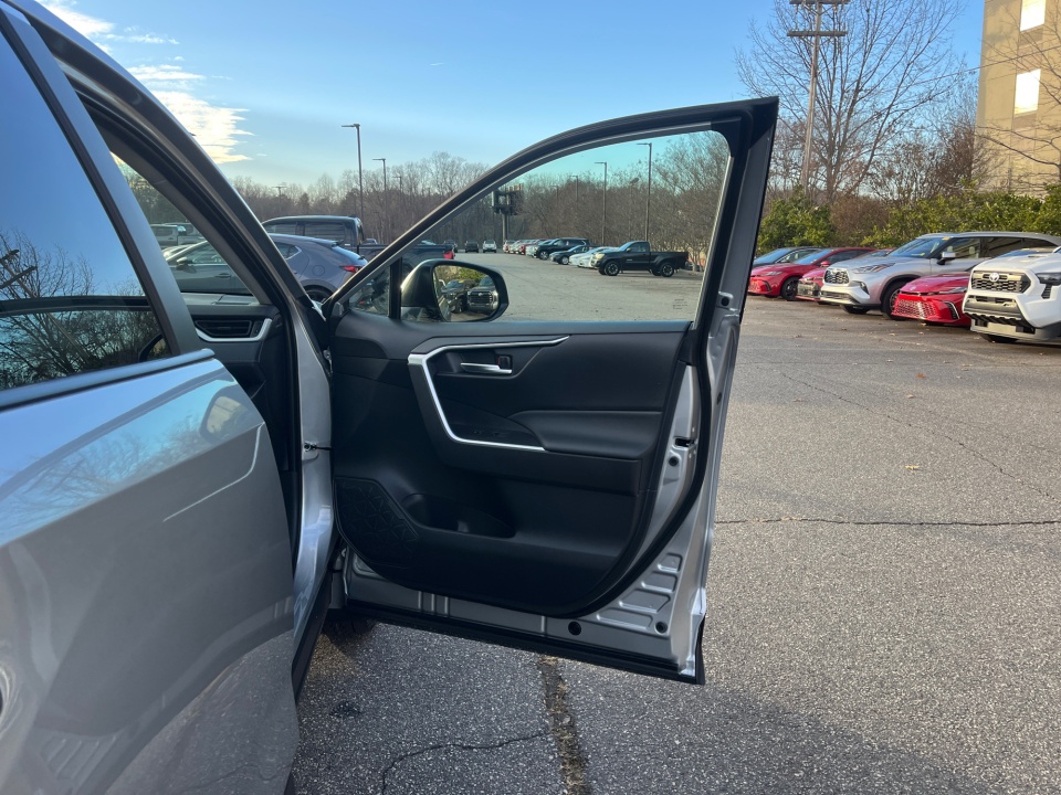 2T3W1RFV3SC364833 2025 Toyota RAV4 XLE