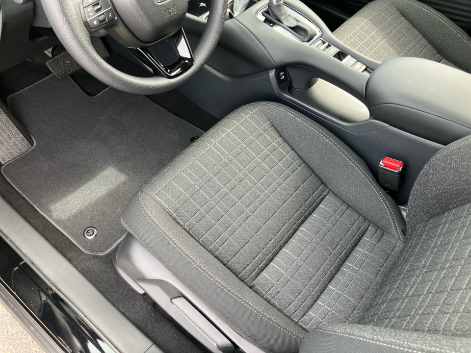 3CZRZ1H30VM703064 2027 Honda HR-V LX