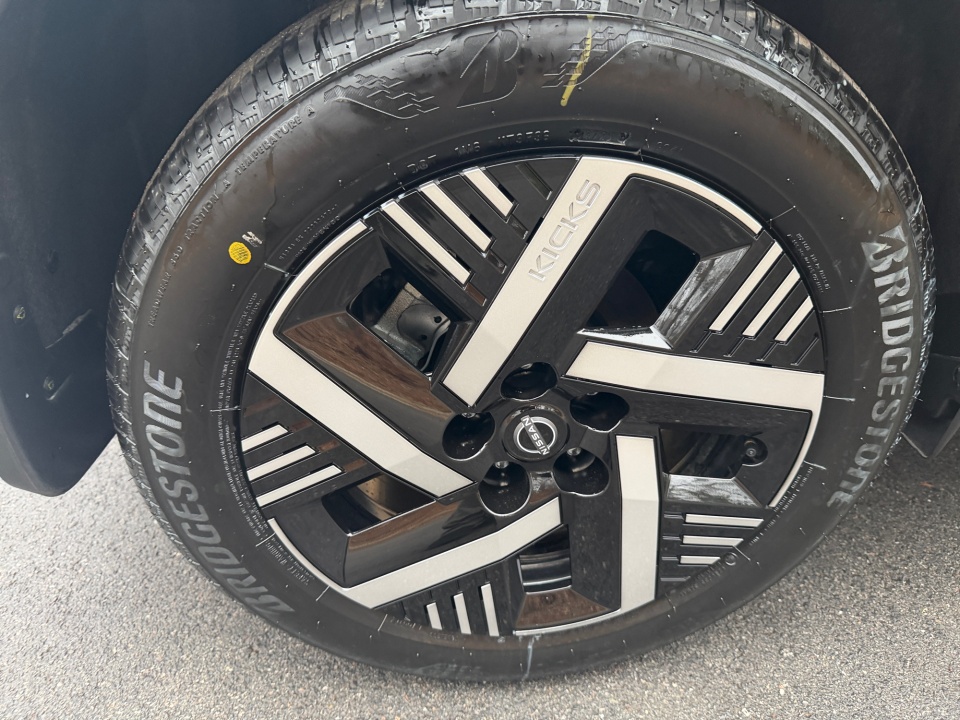 3N8AP6CE2TL338361 2026 Nissan Kicks SV