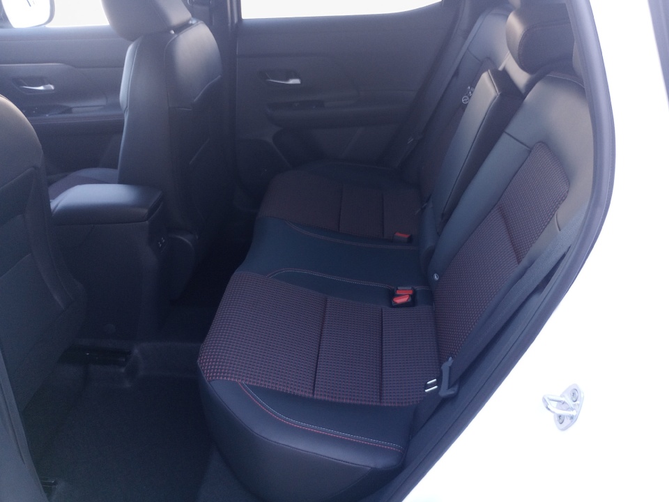 3N8AP6DA0TL324938 2026 Nissan Kicks SR