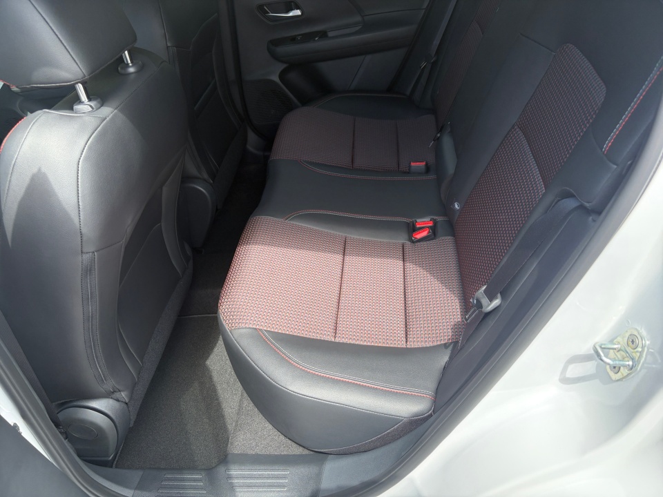 3N8AP6DA2TL422014 2026 Nissan Kicks SR