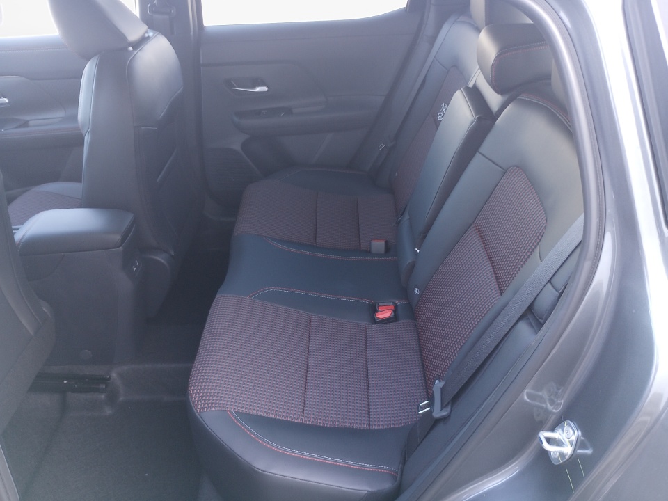 3N8AP6DA8TL302735 2026 Nissan Kicks SR