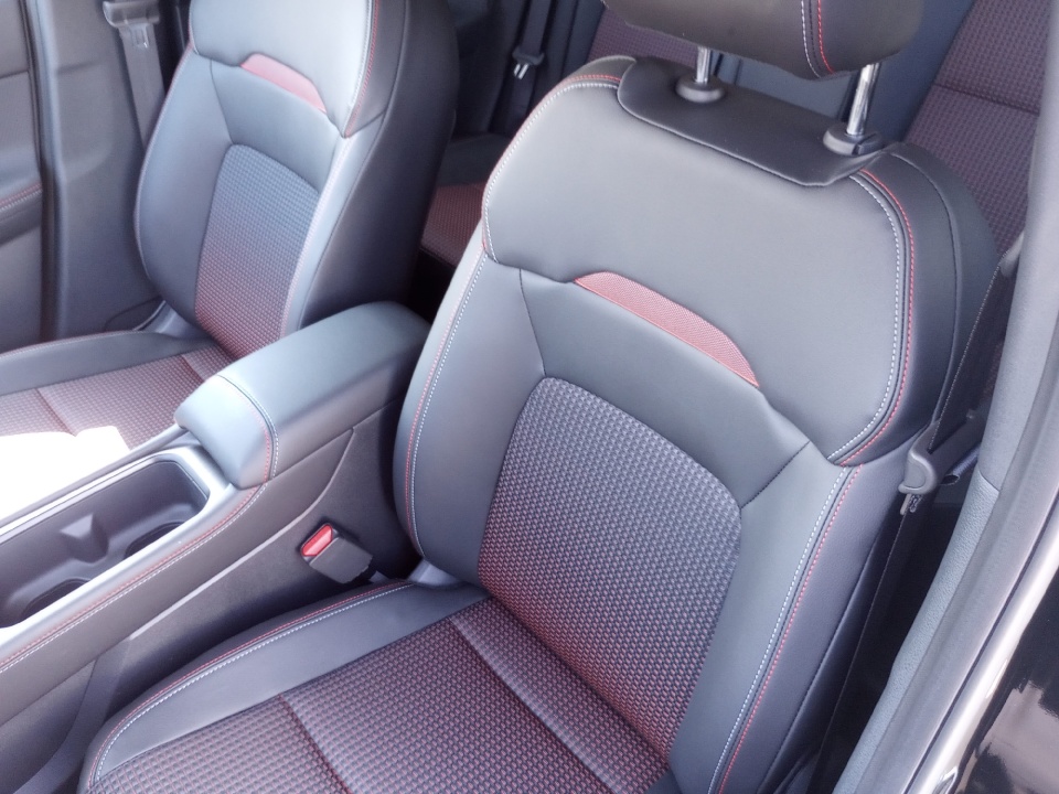 3N8AP6DA8TL307837 2026 Nissan Kicks SR